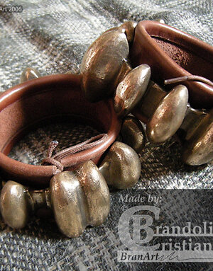 Coppia di cavigliere a ovuli in bronzo, riprodotte da reperto originale, Milano. 300 a.C.