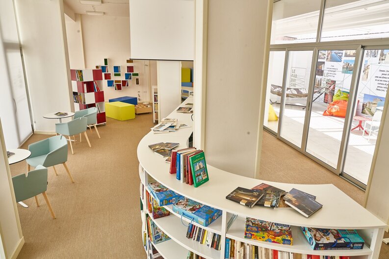 arredi ufficio, arredo a lecce, arredo in provincia di lecce, biblioteca arredi, montessori