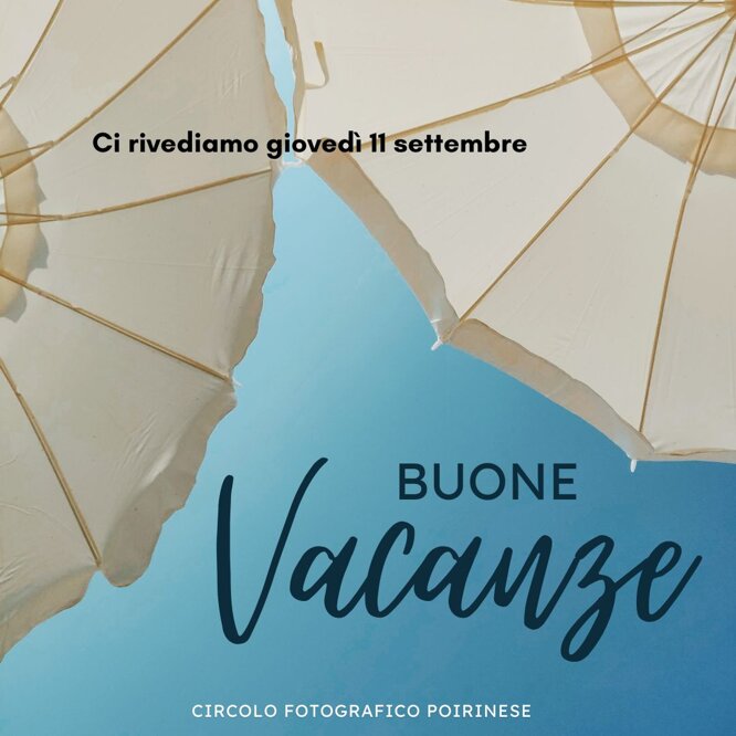 post di instagram buone vacanze fotografico beige.jpeg