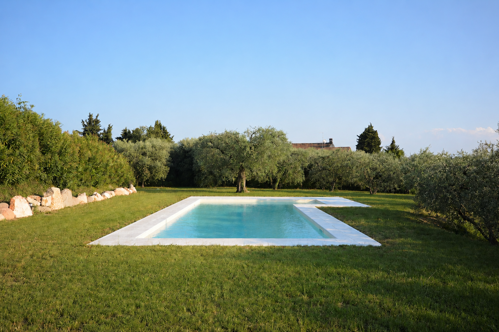 piscina senza pilastrini