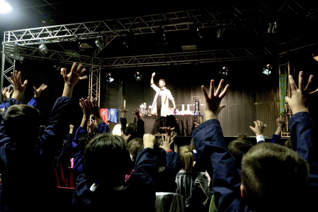 Spettacolo per bambini sulla scienza e magia