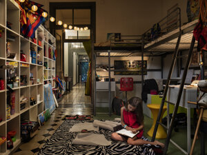 photography project about women in their domestic interiors