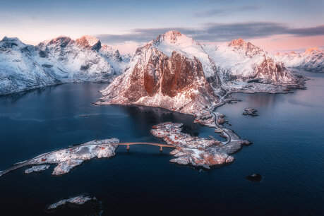 Fotografia aerea della baia di Reine in Norvegia