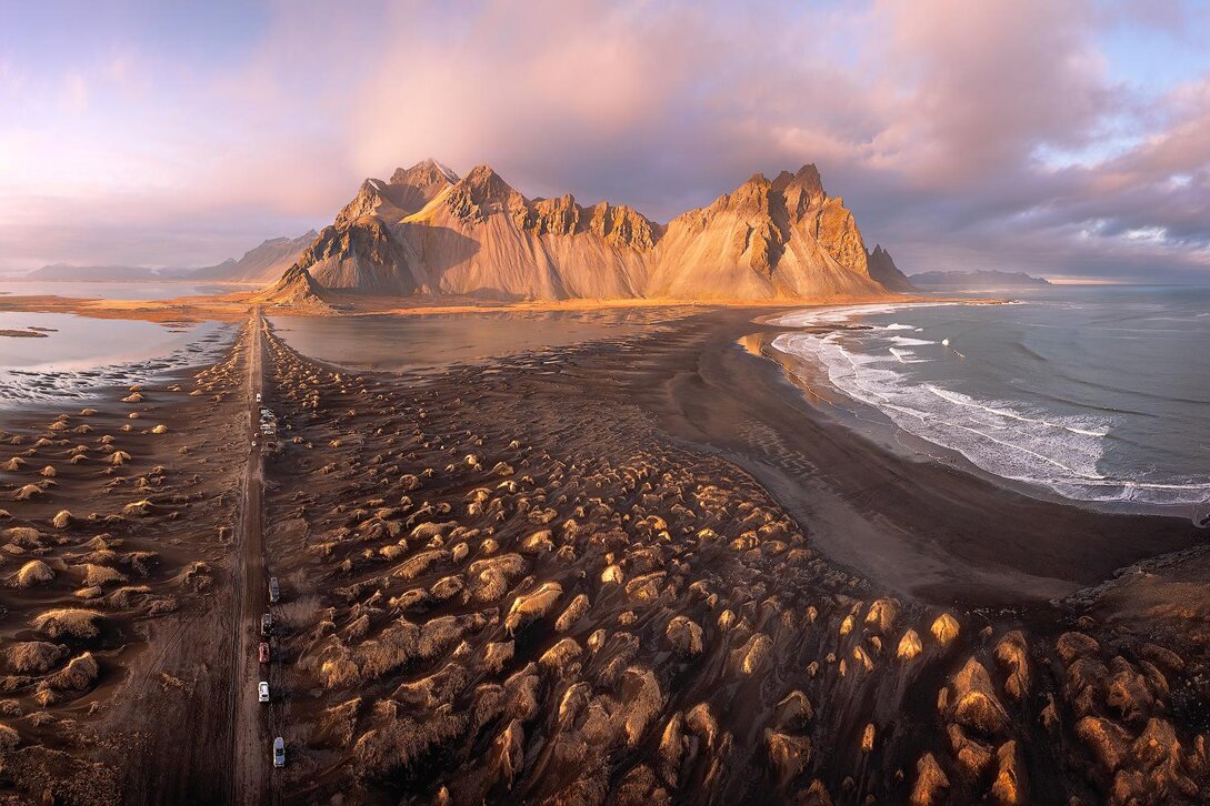 Spiaggia di sabbia nera fotografata con drone 