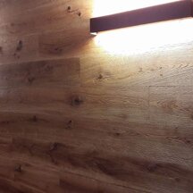 Rivestimento parete Rovere nodato spazzolato impetuoso oliato Rivestimento parete Rovere nodato spazzolato impetuoso oliato