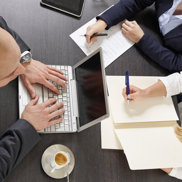 Lo studio CC si impegna fornire risposte e a gestire tutte le richieste 7 giorni su 7 Lo studio CC si impegna fornire risposte e a gestire tutte le richieste 7 giorni su 7