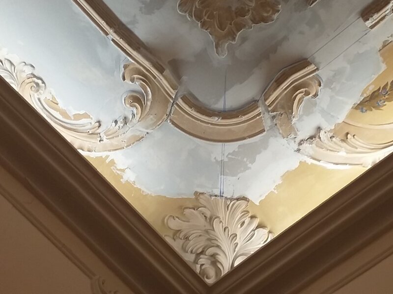 Particolare incollaggio cornici angolari Particolare incollaggio cornici angolari