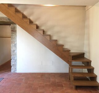 Scala classica a due rampe in castagno