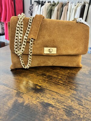 borsa-eco-camoscio-2-scomparti-modello-cartella-con-chiusura-clip-e-tracolla-catena-dorata