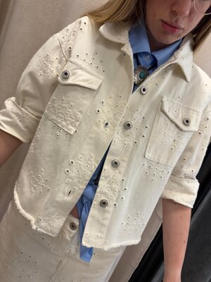 giacca-di-jeans-crop-con-ricami
