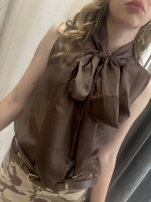 camicia-velata-con-fiocco-sul-collo-regolabile