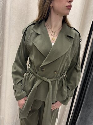 giacca-stile-trench-doppio-petto-con-cintura-in-vita-e-nei-polsini
