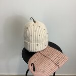 cuffietta-firmata-susy-mix-calda-e-confortevole-perfetta-per-completare-i-look-invernali-con-un-tocco-femminile-e-delicato