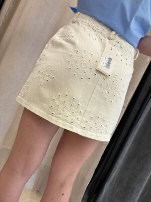 mini-gonna-con-tasche-e-tessuto-ricamatodisponibile-anche-giacca-in-abbinamento