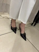 slingback-vera-pelle-modello-a-punta-allungata-laccio-sul-dietro-regolabile-e-fibbie-sul-davanti-regolabili-tacco-7-cm