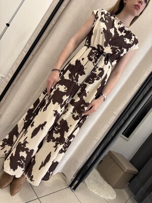 tuta-pantalone-largo-con-bottone-sul-retro-cinturina-in-vita