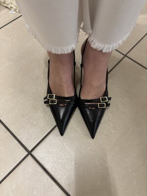 slingback-vera-pelle-modello-a-punta-allungata-laccio-sul-dietro-regolabile-e-fibbie-sul-davanti-regolabili-tacco-7-cm