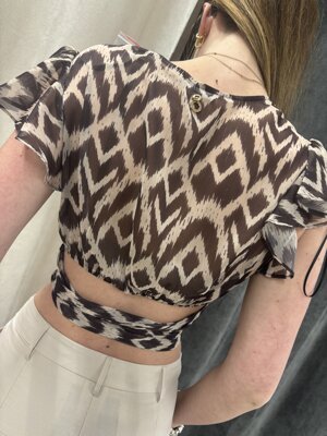 blusa-con-scollo-a-v-fiocco-regolabile