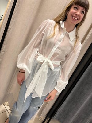 camicia-trasparente-con-colletto-e-bottoni-manica-sbuffo