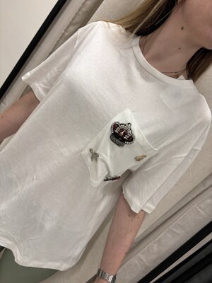 t-shirt-over-con-taschino-e-un-patch-non-removibile-spille-removibili-vestibilita-comoda