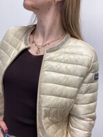 giubbino-trapuntato-con-dettaglio-gioiello