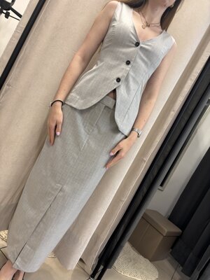 gilet-con-tre-bottoni-gessato-disponibile-anche-con-short-o-gonna-abbinato