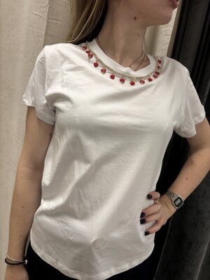 maglia-con-dettaglio-cuori