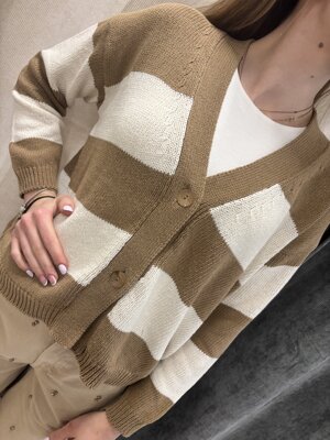 cardigan-con-bottone-colorato-a-righe