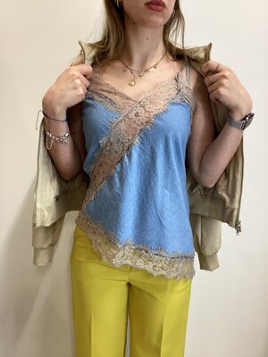 top-satin-con-pizzo-asimmetrico