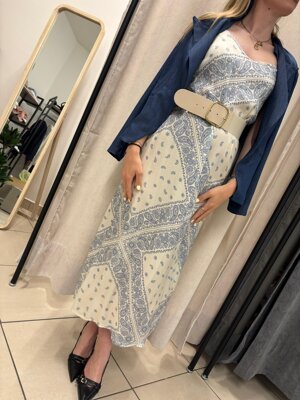 abito-scollo-a-v-spallina-fina-con-stampa-tribale-su-base-panna