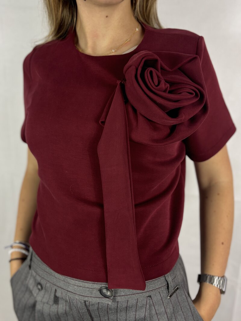 maglia-con-fiore-laterale