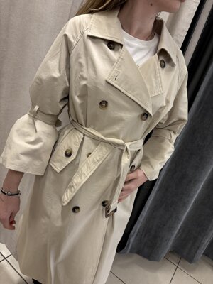 trench-doppio-petto-con-cintura-in-vita-collo-reverse-manica-a-tre-quarti-con-cinturini