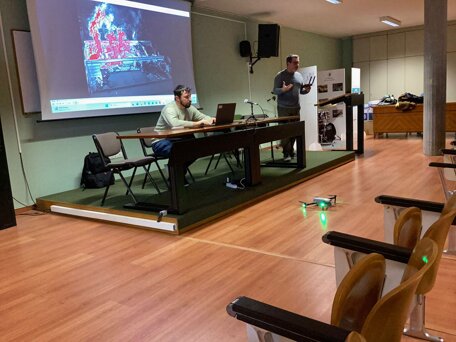 foto dronisti.jpeg foto dronisti.jpeg