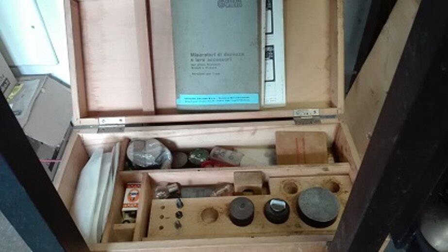 Durometro Mod D 200 GALILEO usato c/tavolo in ferro ? 500,00 + IVA Durometro Mod D 200 GALILEO usato c/tavolo in ferro ? 500,00 + IVA