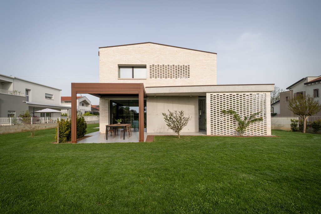 11 casa lv-mog-architetturaurbana.jpeg