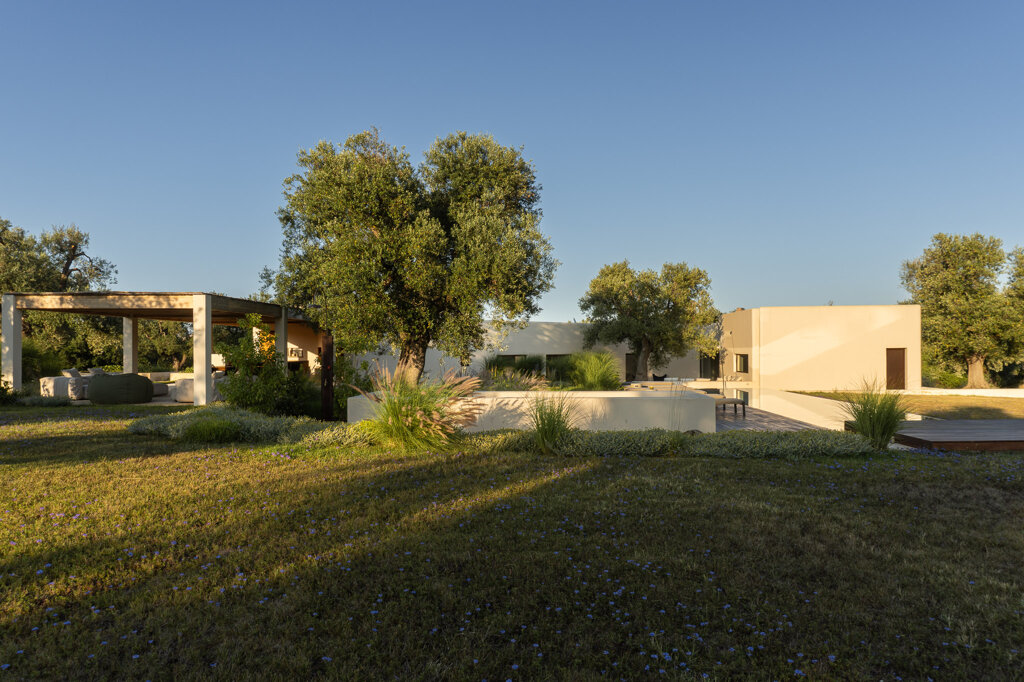 Casa E in Puglia progettata dall'architetto Luca Zanaroli vista esterna complessiva