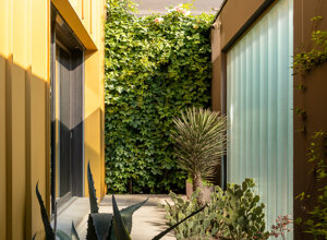 36.%20thegoldinside%20-%20piraccini+potente%20-%20urbanaproduction%20-%20leggere.jpeg