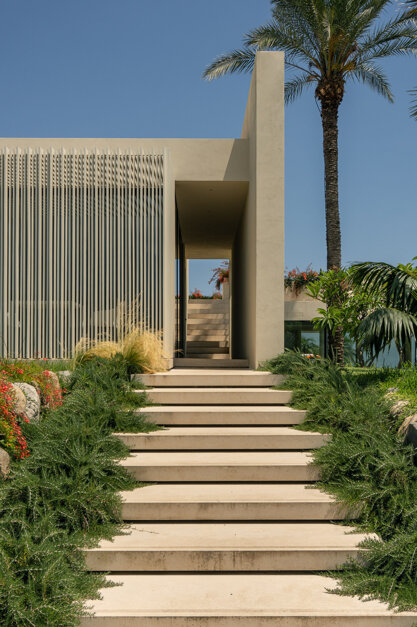 Palme siciliane e specie subtropicali nel giardino di Villa Hermosa, paesaggio costiero Catania