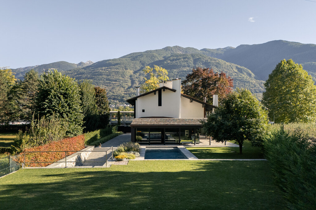 Facciata di Casa AF a Sondrio, architettura anni Settanta progettata da Giuseppe Galimberti