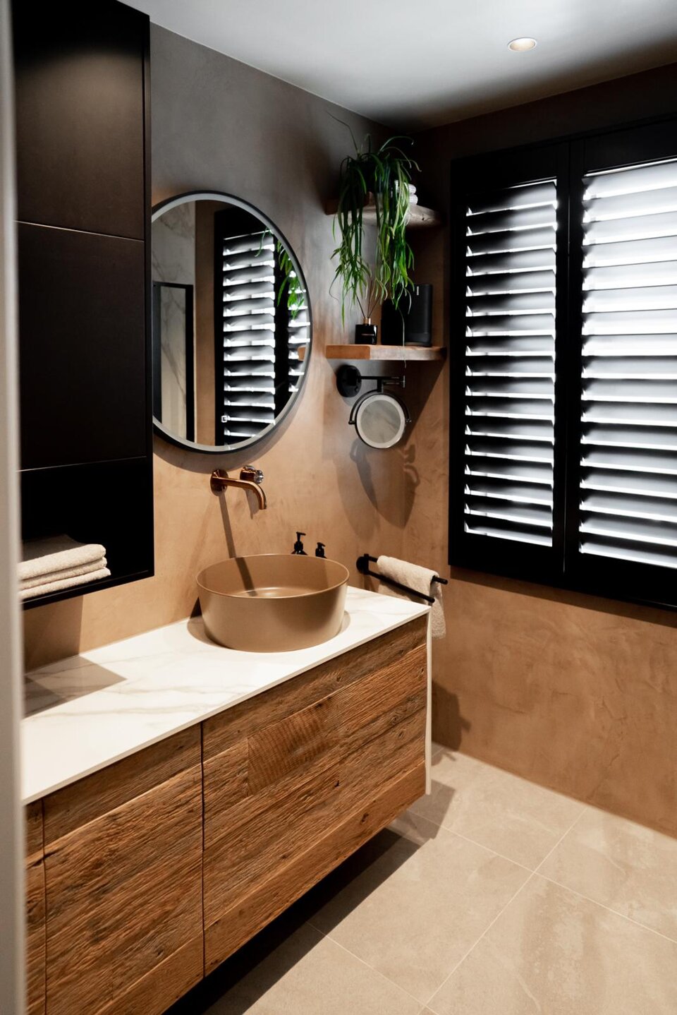 badkamer-oud-eiken-meubel-echt-marmer-keramische-wasbak-1.jpeg