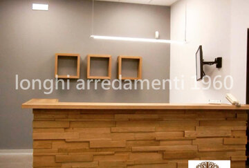 banco reception in legno massello stile moderno mobile su misura per ingresso reception