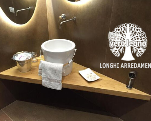 mensole ad angolo legno su misura lavabo bagno
