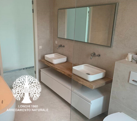 mobile bagno con mensola in legno grezzo