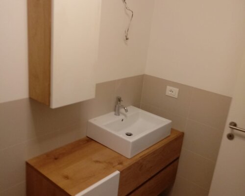 mobile bagno artigianale su misura in legno massiccio