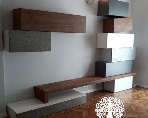 parete giorno attrezzata con legnoe pietra naturale assago milano