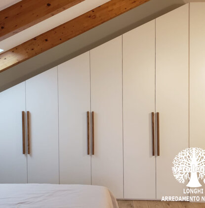 produzione armadio mansardato in legno su misura Como Monza