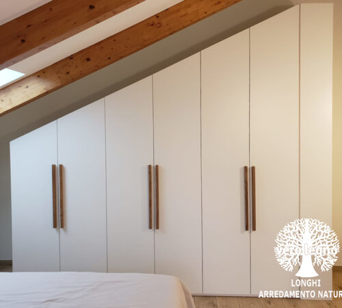 produzione armadio mansardato in legno su misura Como Monza