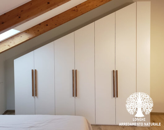 produzione armadio mansardato in legno su misura Como Monza