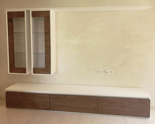 mobile tv con vetrina in legno massiccio di rovere Bellinzona svizzera