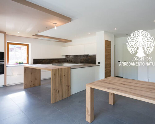 bancone cucina in legno massello penisola su misura milano